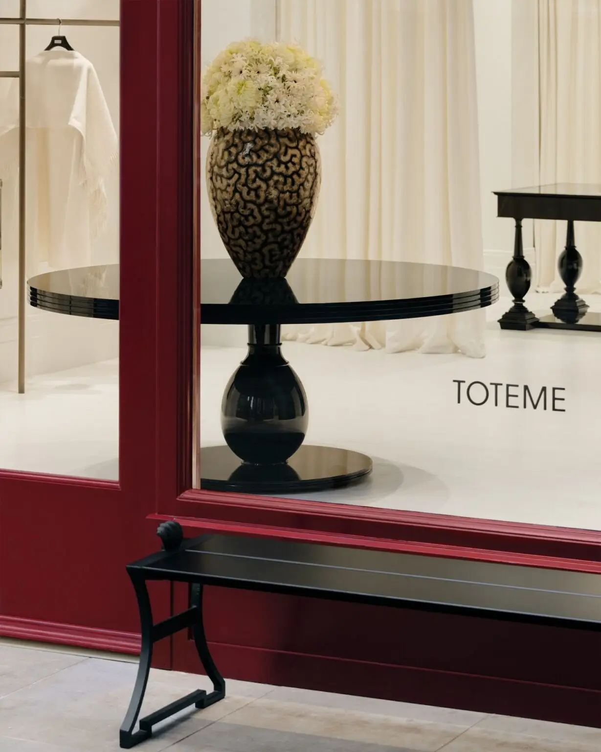 251015_TOTEME_LBALAY5129
