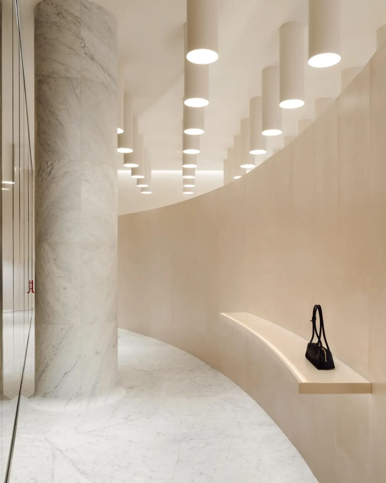 ALAIA_FONTAINEBLEAU_HALLEROED_1
