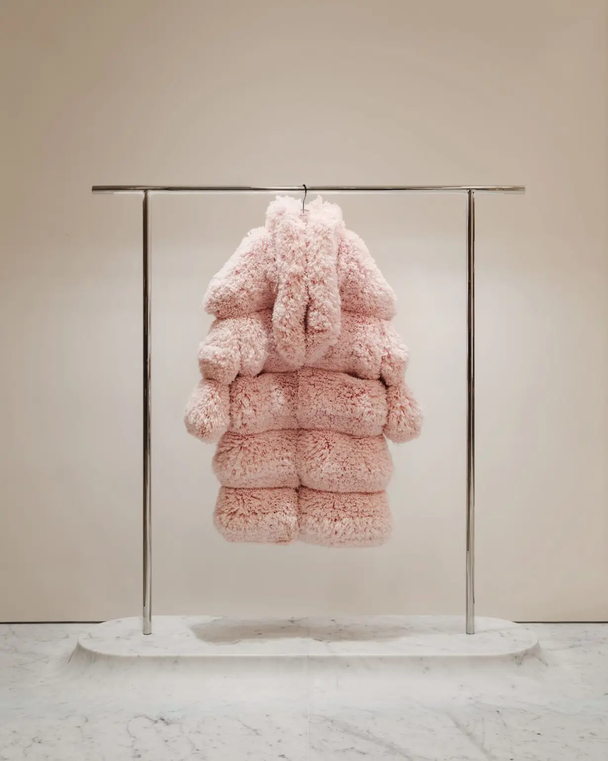 ALAIA_FONTAINEBLEAU_HALLEROED_3